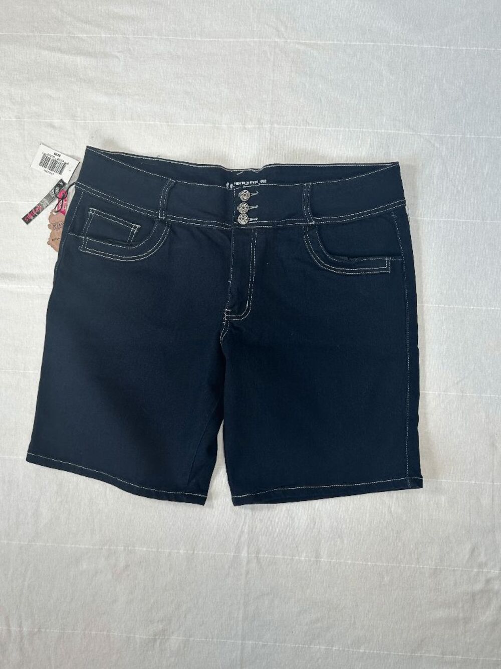 Hydrant Stretch Denim Dark Wash Shorts Size 22 NWT Long, Comfortable